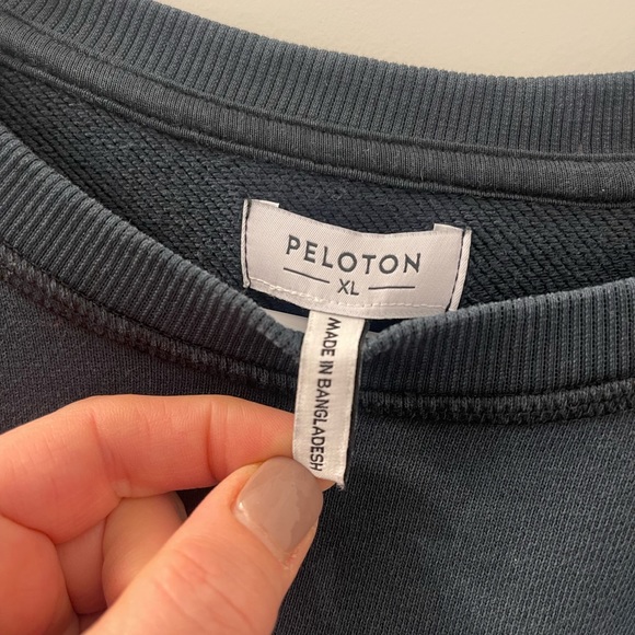 Peloton Crewneck Sweatshirt Size XL - Picture 2 of 3